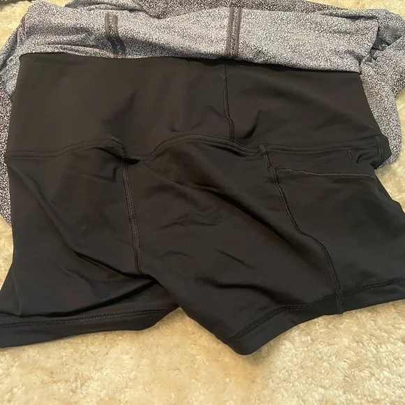 Lululemon Athletica Black marble Mini Skirt with pocket shorts - Picture 4 of 5